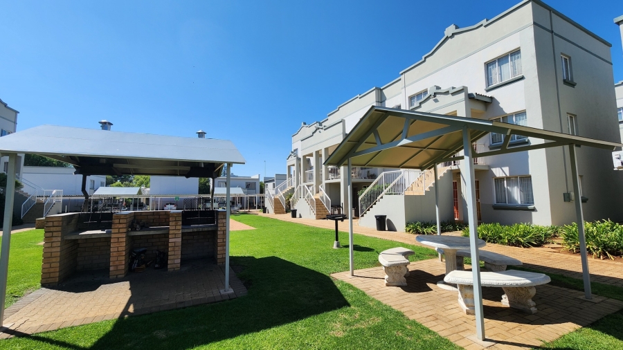 To Let 2 Bedroom Property for Rent in Kannoniers Park North West